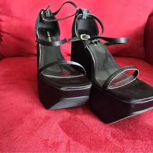 Azalea Wang Black Platform Sandals Size 7